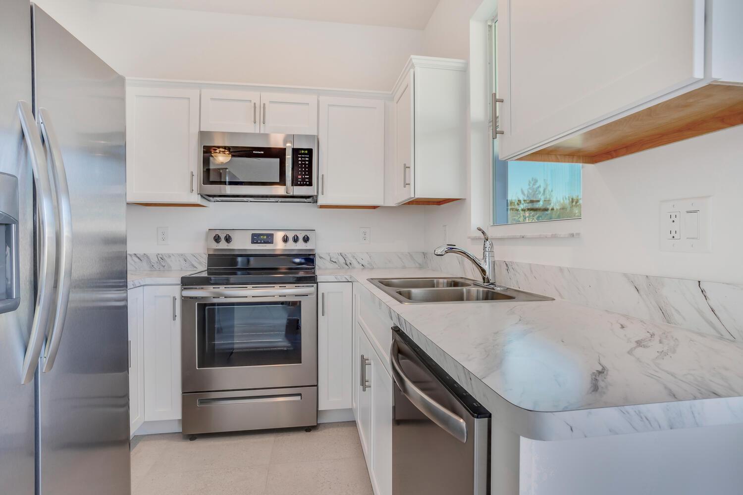 1_1922-NW-22nd-Pl-Cape-Coral-FL-large-011-008-1922NW22ndPlCapeCoralFL33993FU-1500x1000-72dpi 1_1922-NW-22nd-Pl-Cape-Coral-FL-large-011-008-1922NW22ndPlCapeCoralFL33993FU-1500x1000-72dpi