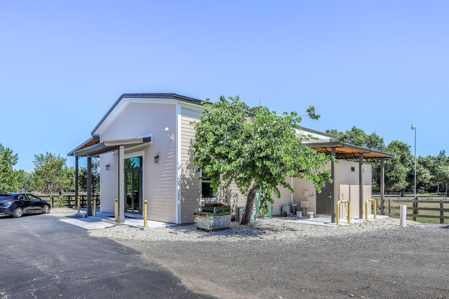 6081PangolaRd-FtMyers, FL-33905 6081PangolaRd-FtMyers, FL-33905